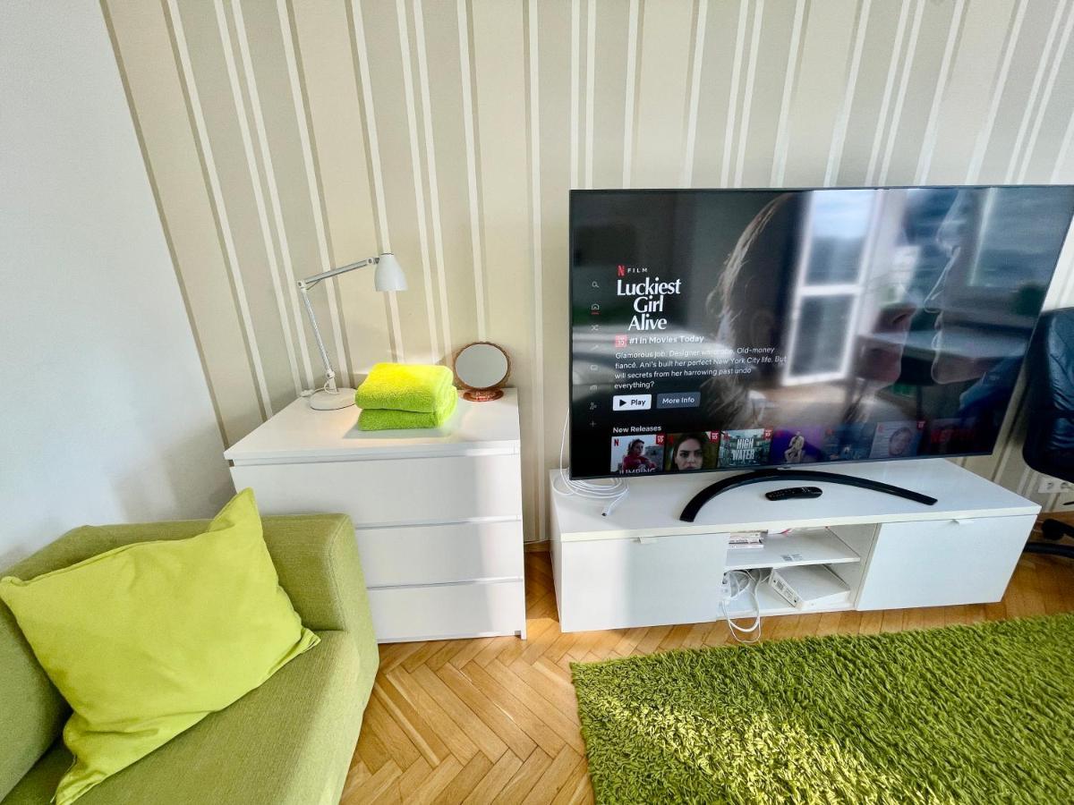 Super Rondo Onz Metro Nowe Wifi 300 Mb/s Aircondition Netflix Spotify Warschau